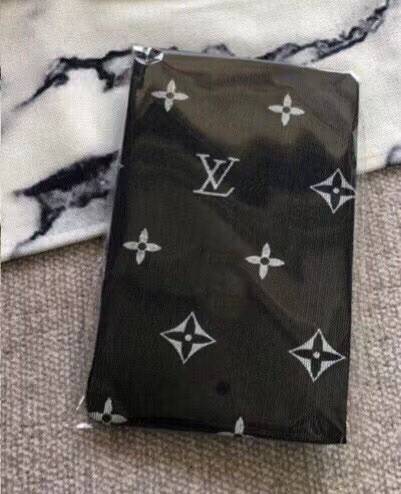 Louis Vuitton Socks LVO00011